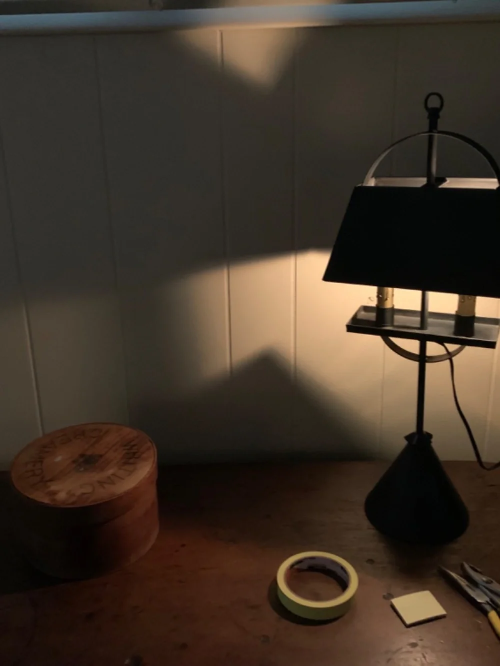 VINTAGE PRIMITIVE ADJ. EARLY AMERICAN REPROD BLACK TIN DUAL LIGHT TABLE LAMP EUC